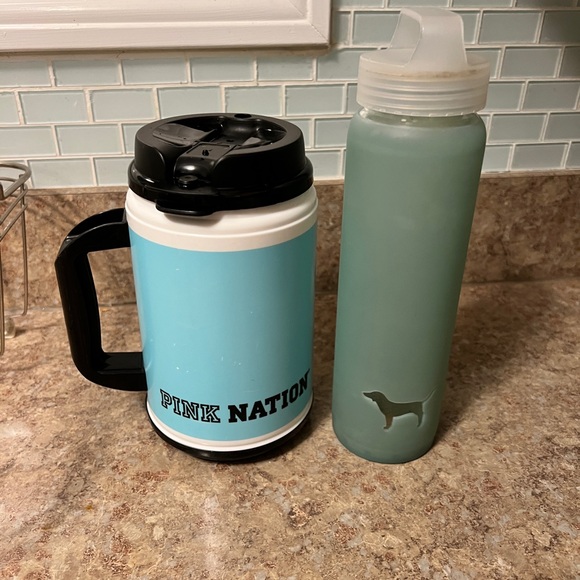 Bundle of 2 Victoria's Secret pink collectible travel mug tumblers! - Picture 4 of 8